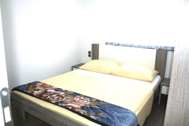 Lucija Apartments Vrh  Bagian luar foto